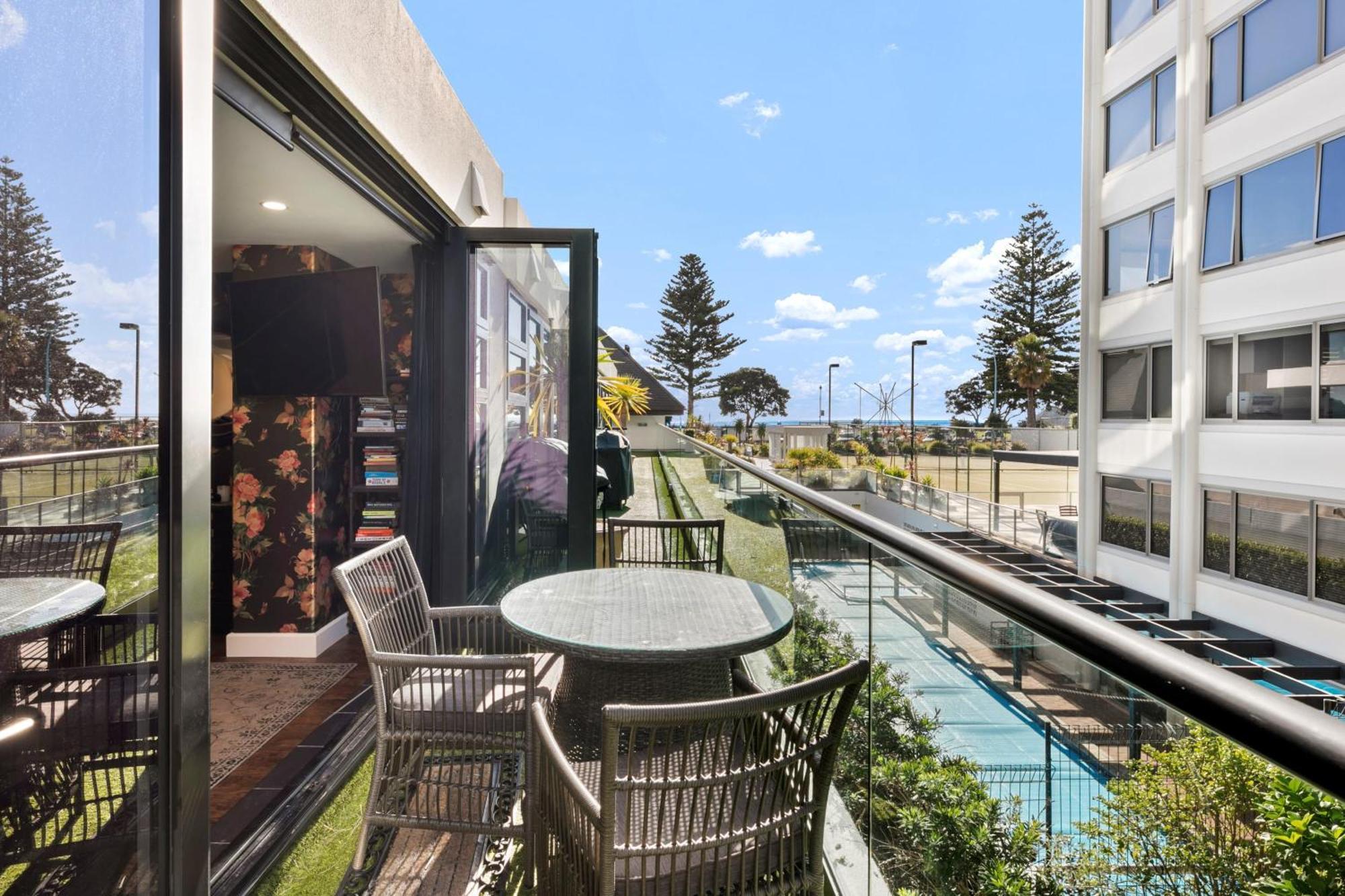 Marvelous Downtown Apartment Moments From Main Beach With Heated Pool, Gym And Parking Mount Maunganui Exterior foto